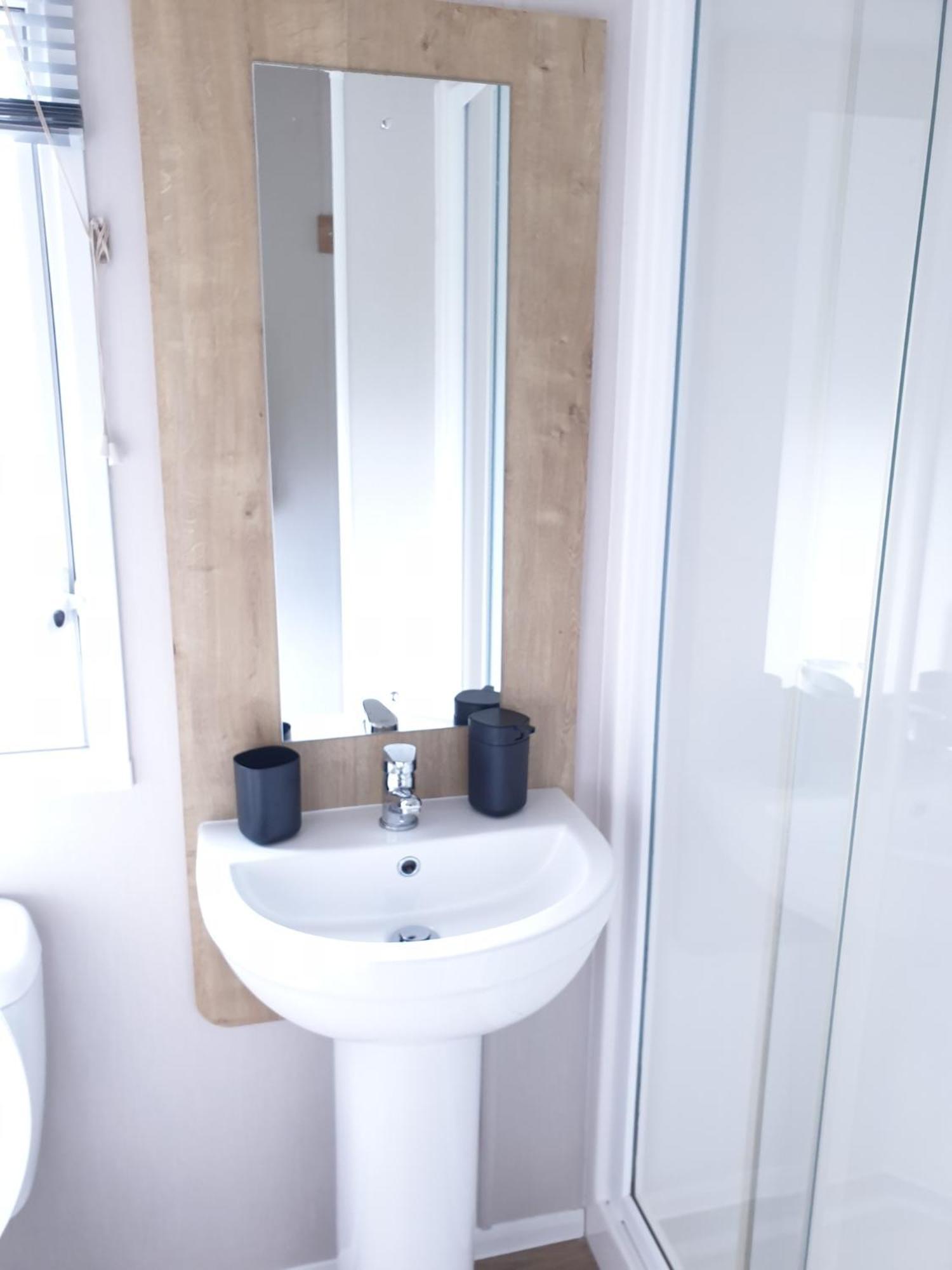 16 Anglers Acre Luxury Hot Tub Break Tattershall Lakes Exterior foto