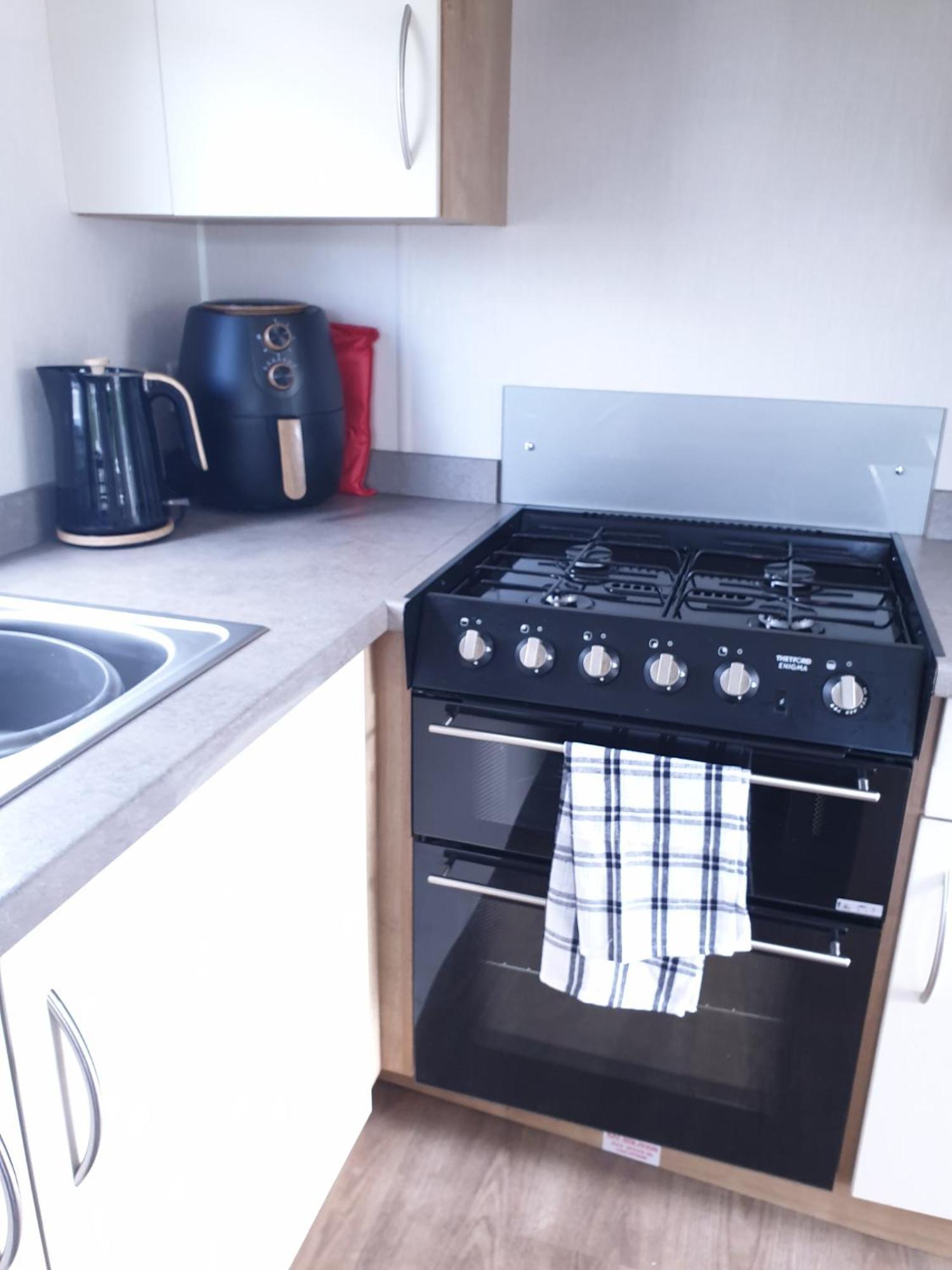 16 Anglers Acre Luxury Hot Tub Break Tattershall Lakes Exterior foto